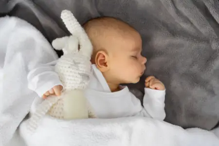 When Can Babies Sleep with Stuffed Animals photo