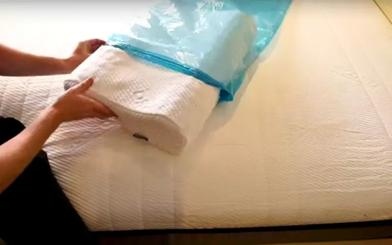 How to Pack Pillows for Moving 1